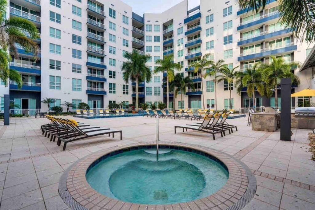Luxury Apt 3 Mins To Dt Tampa -Pool-Gym-Balcony Exteriör bild