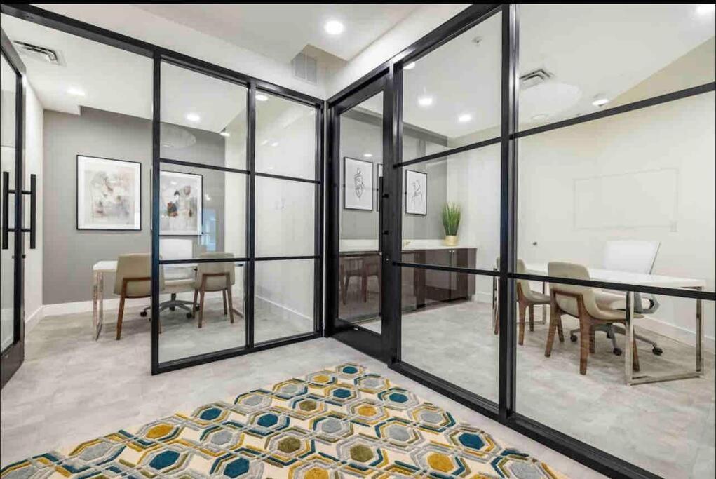 Luxury Apt 3 Mins To Dt Tampa -Pool-Gym-Balcony Exteriör bild