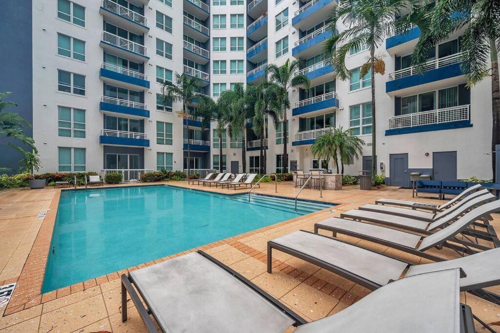 Luxury Apt 3 Mins To Dt Tampa -Pool-Gym-Balcony Exteriör bild