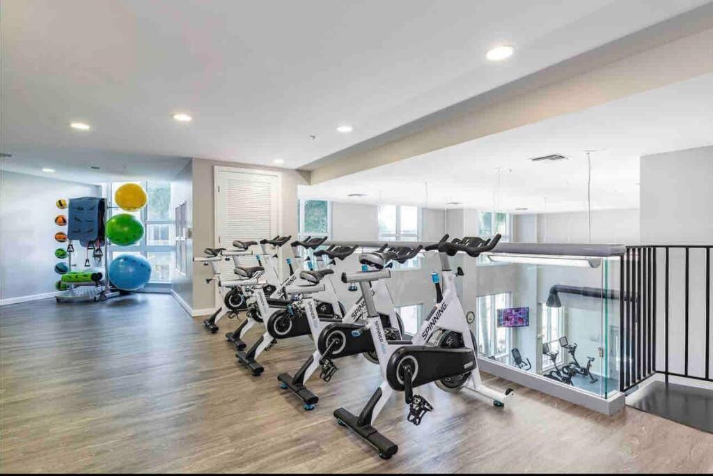 Luxury Apt 3 Mins To Dt Tampa -Pool-Gym-Balcony Exteriör bild